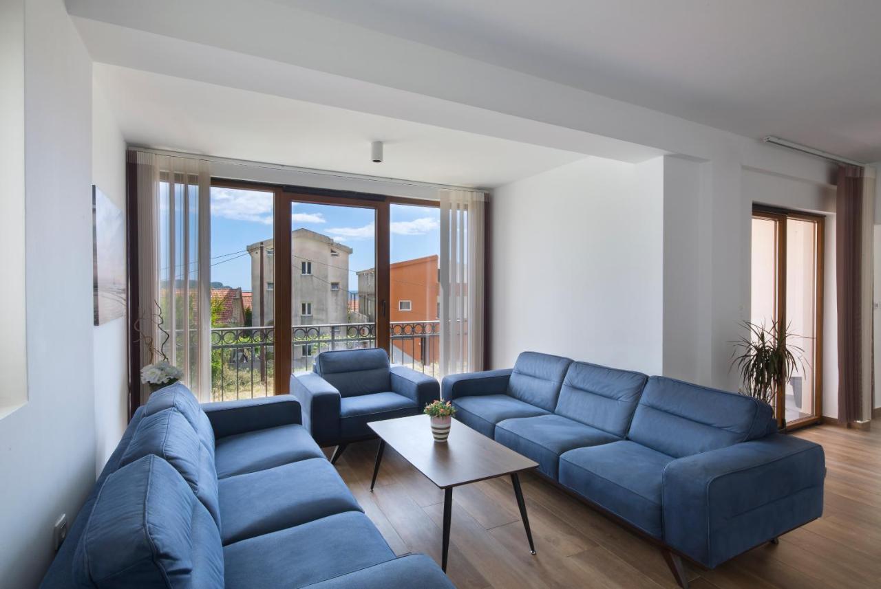 Lazy Hill Apartment