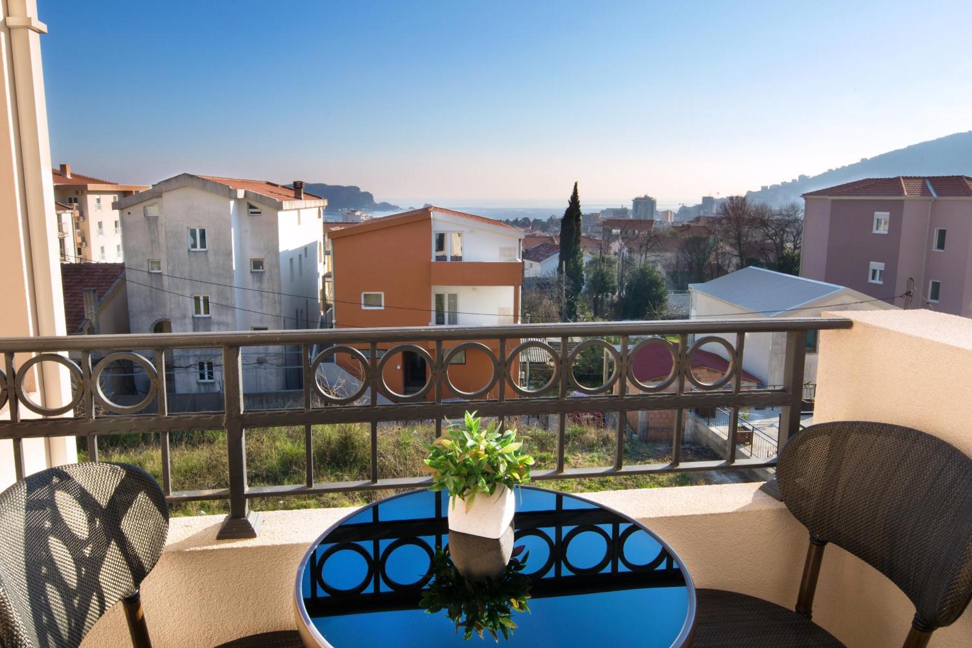 Lazy Hill Apartment Budva