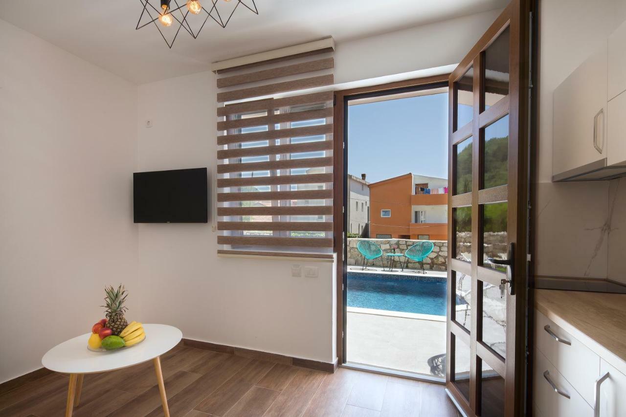 Lazy Hill Apartment